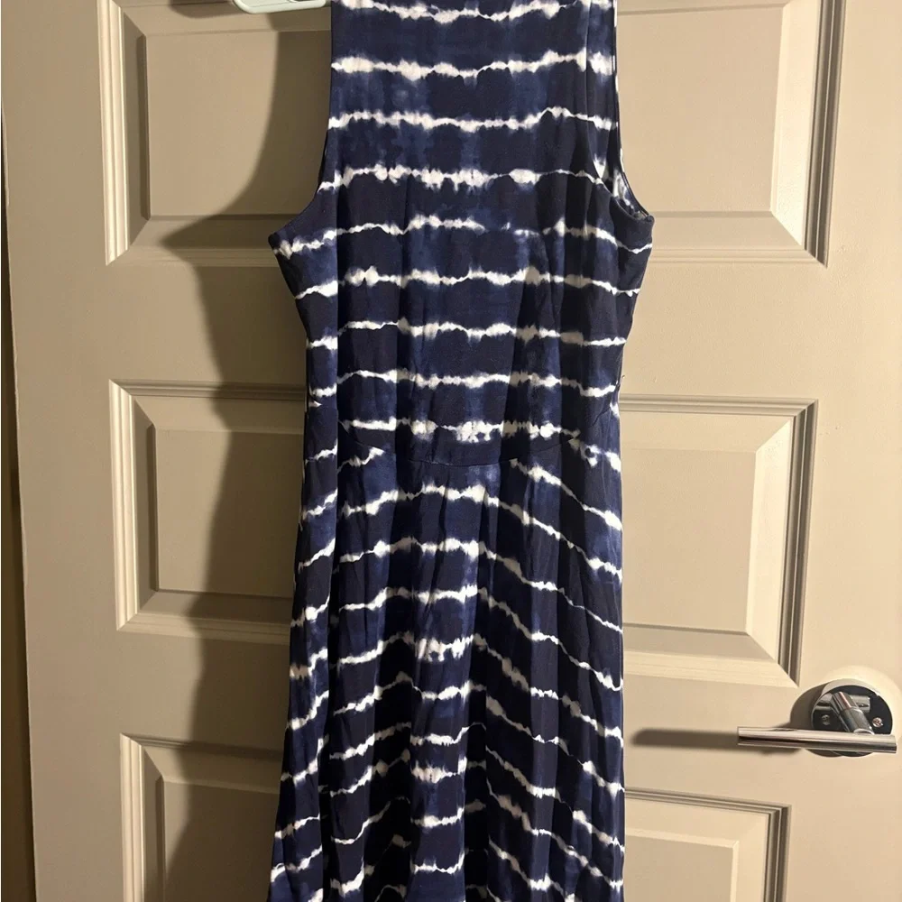 Athleta Navy and White Tie-Dye Tank Top - Picture 4 of 7